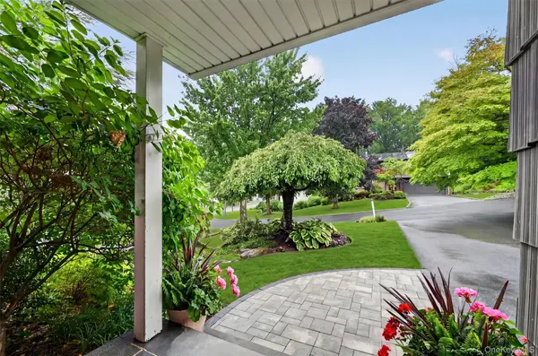 14 Tyler PL, Nanuet, NY 10954