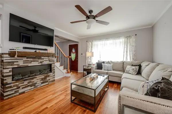 26 Rhode AVE, Merrick, NY 11566