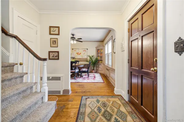 21 Maple ST, Malverne, NY 11565