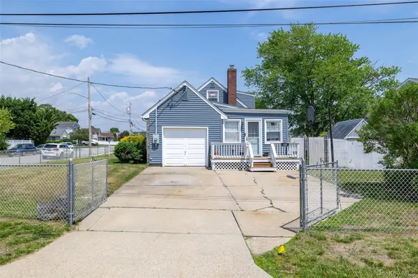 145 W Lido Prom, Lindenhurst, NY 11757