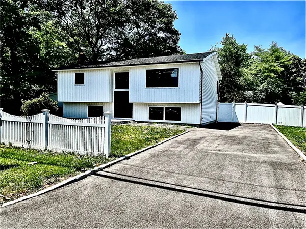 91 Washington AVE, Wyandanch, NY 11798