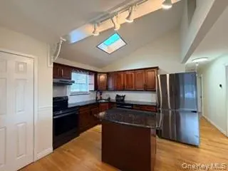 23 W Alhambra AVE, Lindenhurst, NY 11757