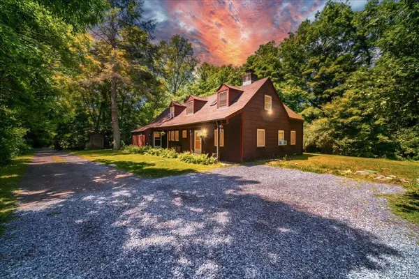 10-12 Woodlea RD, Salt Point, NY 12578