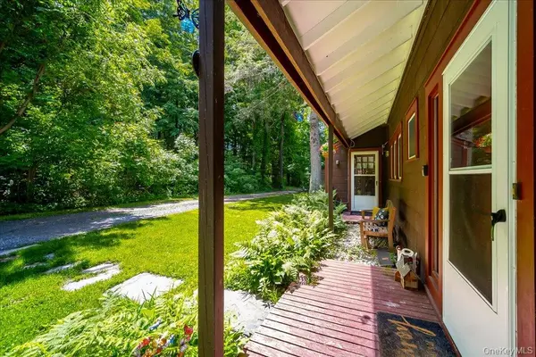 10-12 Woodlea RD, Salt Point, NY 12578