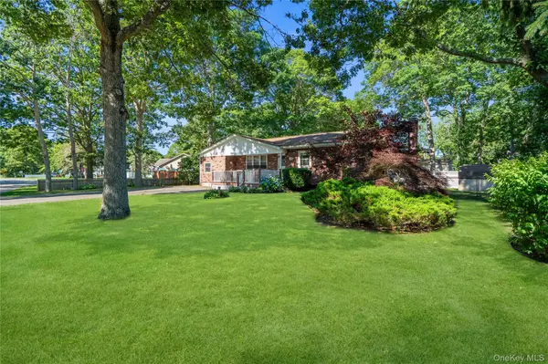 35 Corbin AVE, Shirley, NY 11967