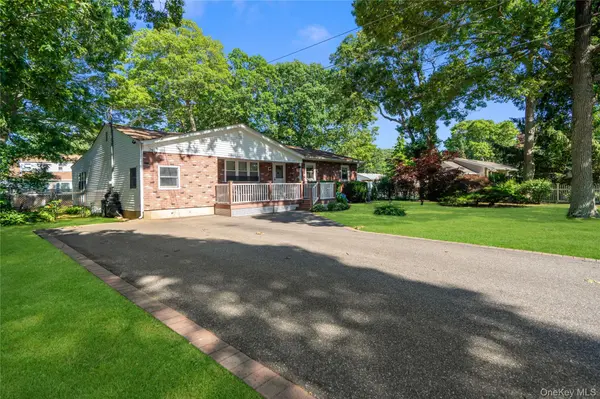 35 Corbin AVE, Shirley, NY 11967