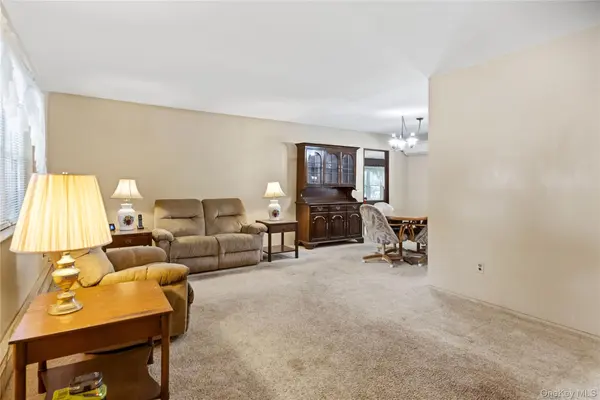 35 Corbin AVE, Shirley, NY 11967
