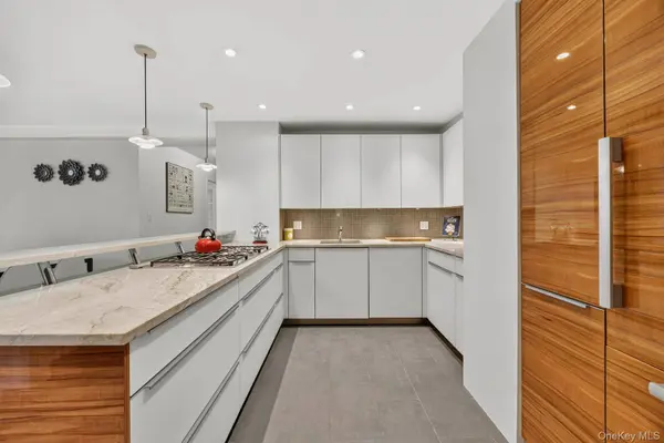 425 East 63rd ST #W12EF, New York (manhattan), NY 10065