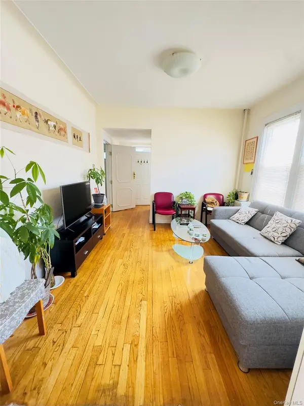 41-30 Warren ST, Elmhurst, NY 11373