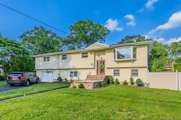 111 Brunswick RD, Lake Ronkonkoma, NY 11779