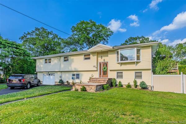 111 Brunswick RD, Lake Ronkonkoma, NY 11779
