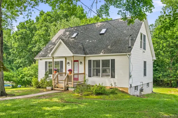 39 Overlook RD, Monroe, NY 10950