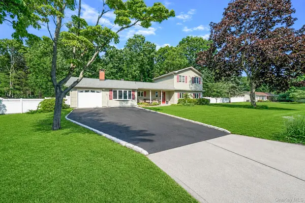 47 Fox LN, Shoreham, NY 11786