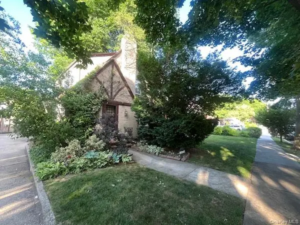 11515 Babbage ST, Richmond Hill, NY 11418