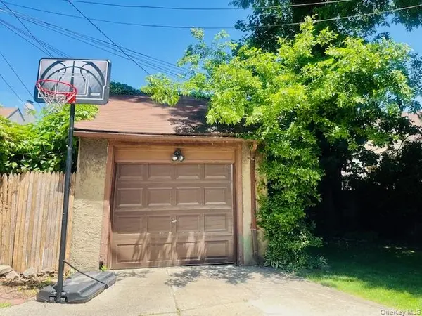 11515 Babbage ST, Richmond Hill, NY 11418