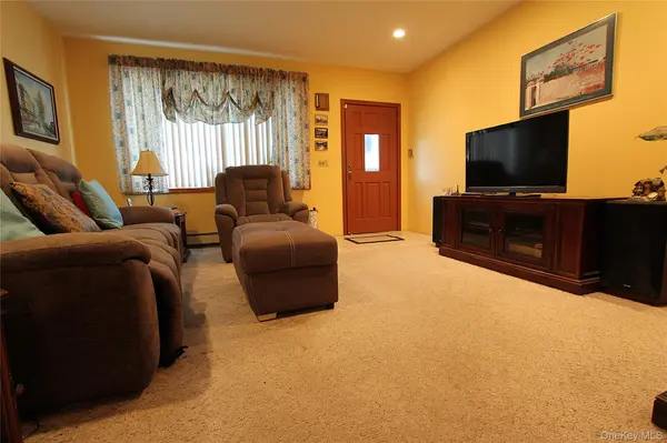 72-19 66th RD, Middle Village, NY 11379