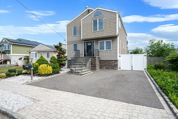 25 E Seacrest AVE, Lindenhurst, NY 11757