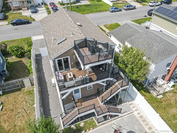 25 E Seacrest AVE, Lindenhurst, NY 11757