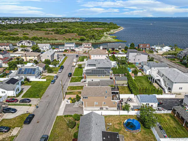 25 E Seacrest AVE, Lindenhurst, NY 11757