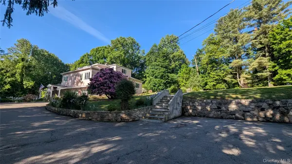 11 Dyckman DR, Mohegan Lake, NY 10547