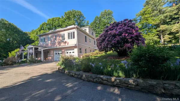 11 Dyckman DR, Mohegan Lake, NY 10547