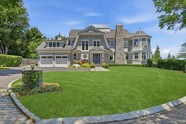 7 Preston LN, East Setauket, NY 11733