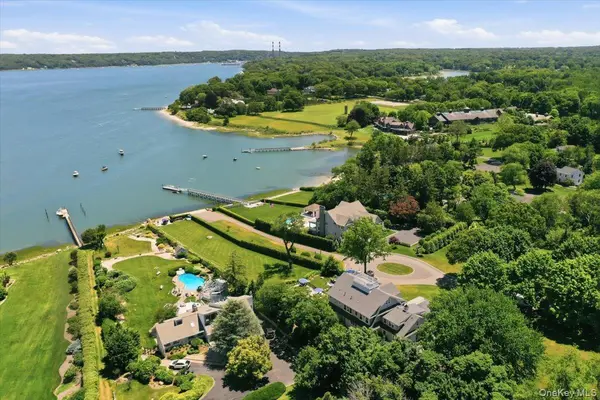 7 Preston LN, East Setauket, NY 11733