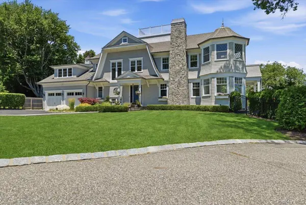 7 Preston LN, East Setauket, NY 11733