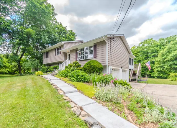 1633 Salt Point TPKE, Pleasant Valley, NY 12569