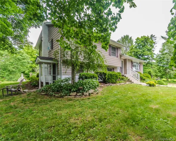 1633 Salt Point TPKE, Pleasant Valley, NY 12569