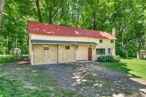 17 Valley AVE, Central Valley, NY 10917