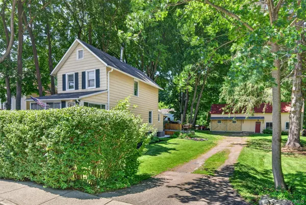 17 Valley AVE, Central Valley, NY 10917