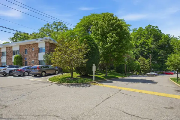200 Lexington AVE #8B, Oyster Bay, NY 11771