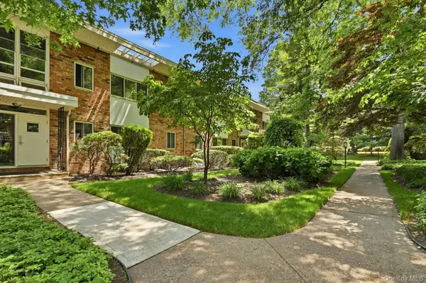200 Lexington AVE #8B, Oyster Bay, NY 11771