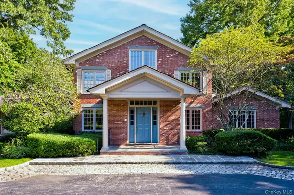 16 Barkers Point Road, Sands Point, NY 11050