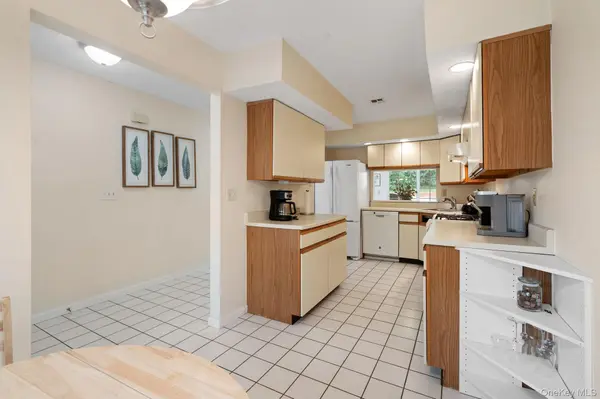 27 Spruce Ridge DR, Fishkill, NY 12524