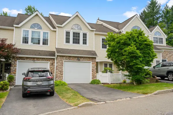27 Spruce Ridge DR, Fishkill, NY 12524
