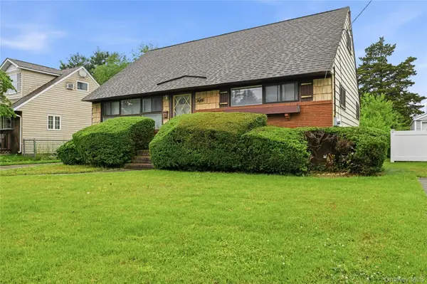 50 Moeller ST, Hicksville, NY 11801