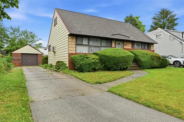 50 Moeller ST, Hicksville, NY 11801