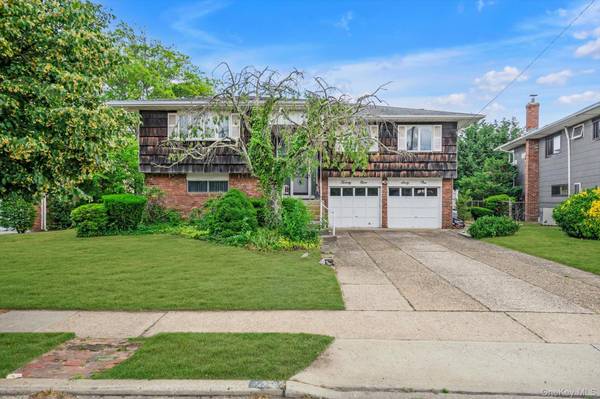 2961 Hewlett AVE, Merrick, NY 11566