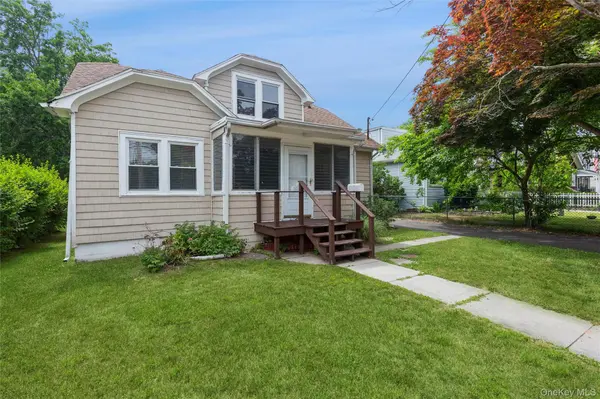 23 S Summit AVE, Patchogue, NY 11772