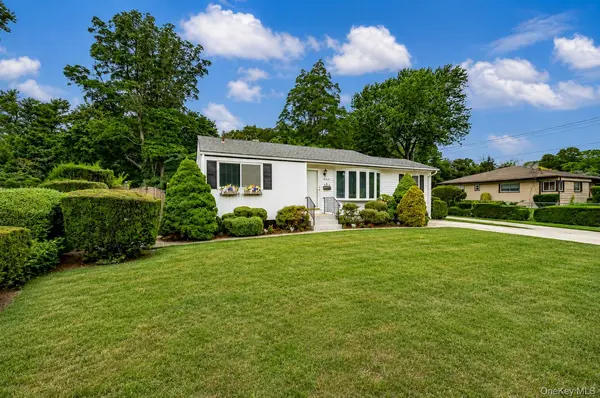1614 N Gardiner DR, Bay Shore, NY 11706