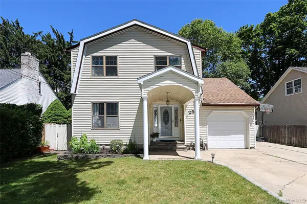 25A Reynolds ST, Huntington Station, NY 11746