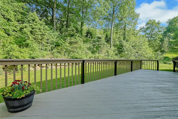 6 Cheesecote LN, Pomona, NY 10970