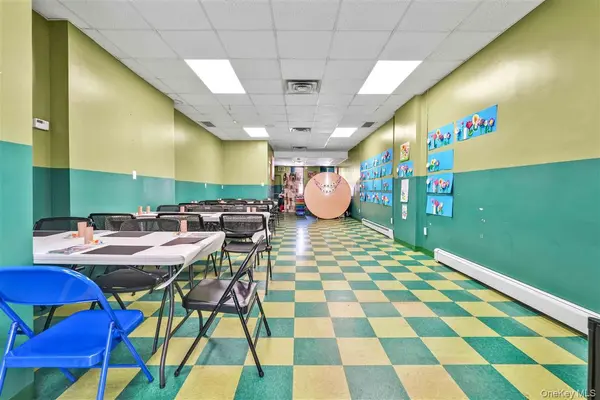 107-17 Metropolitan AVE, Forest Hills, NY 11375