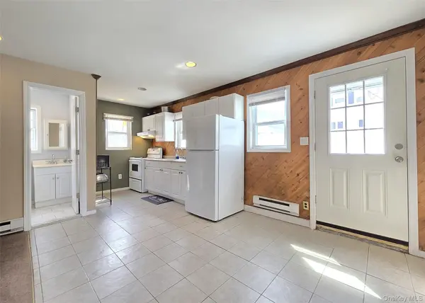 18 Wyandotte ST, Selden, NY 11784