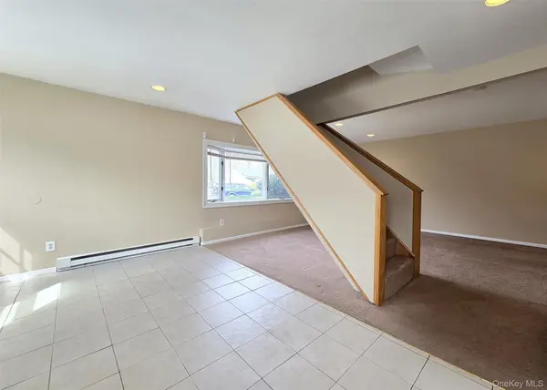 18 Wyandotte ST, Selden, NY 11784