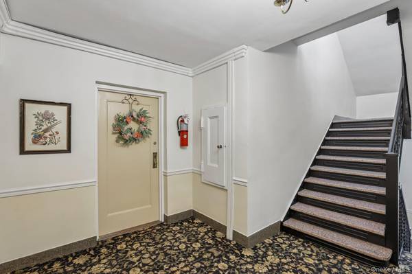 22 Hamilton Place #I3, Garden City, NY 11530