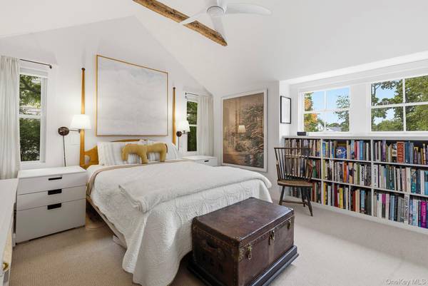 28 Bowden SQ, Southampton, NY 11968