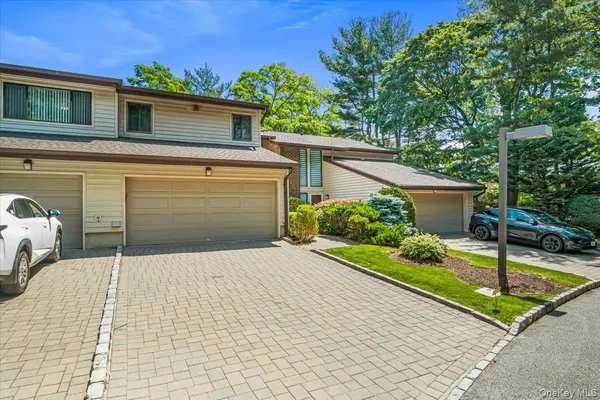 2 Maple Run DR, Jericho, NY 11753